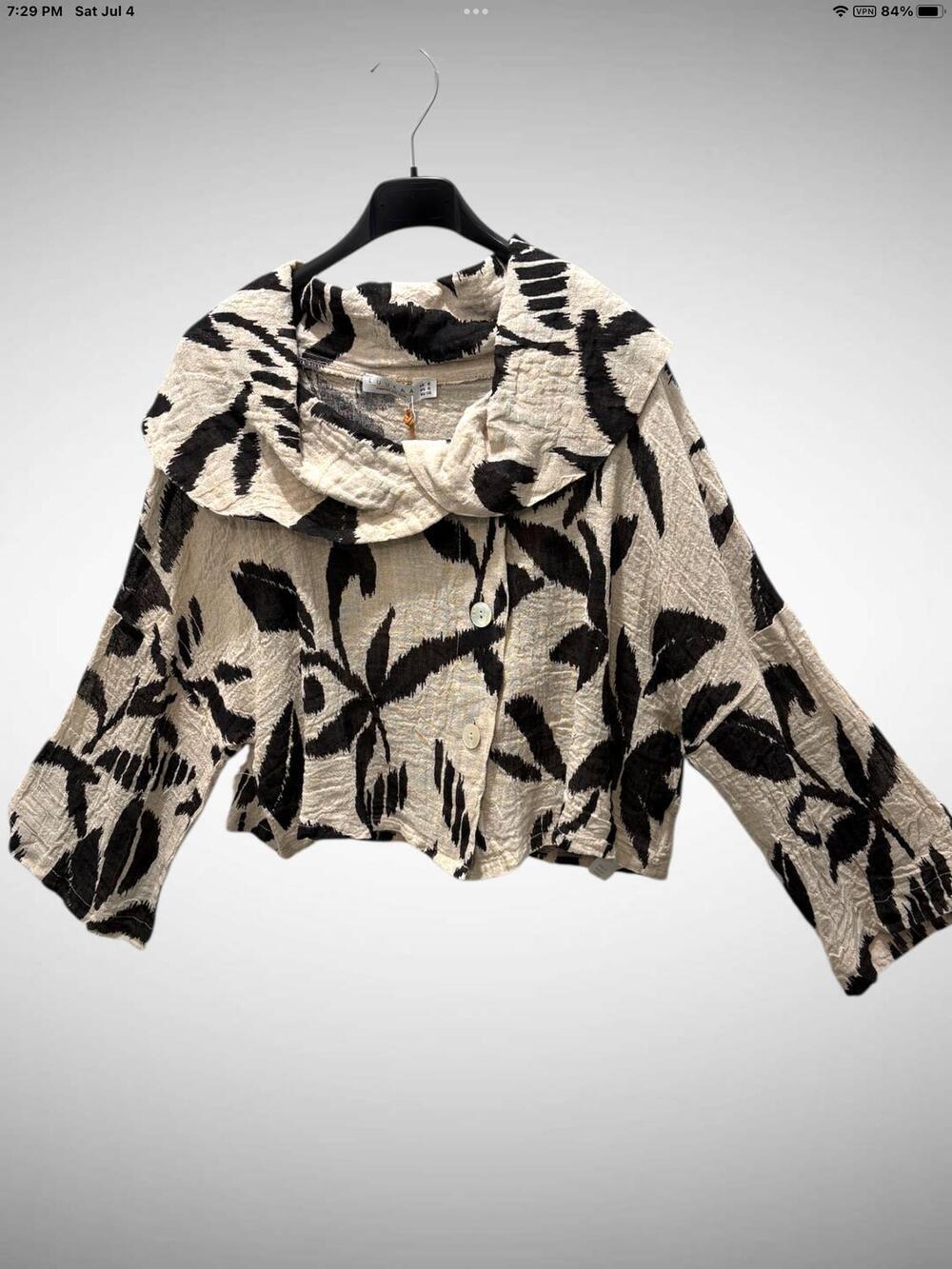 NEW LUUKAA women's leaf poly jacket in beige/black leaf design